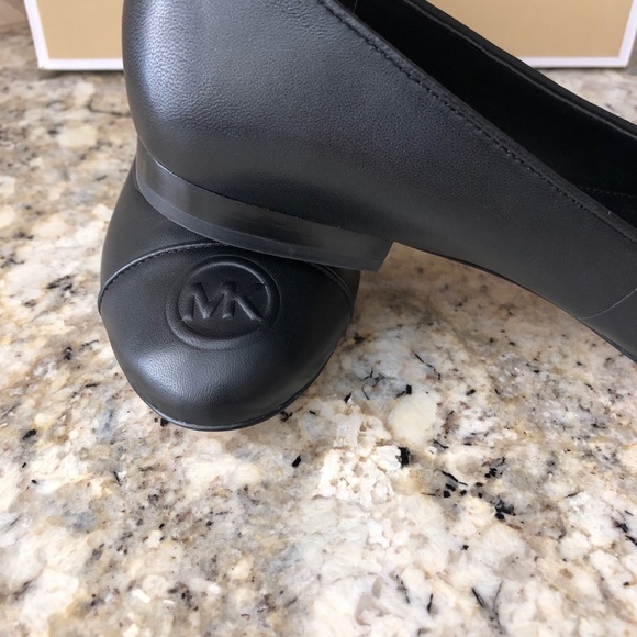 NIB Michael Kors Authentic Womens Flats Size 7 - Picture 3 of 6